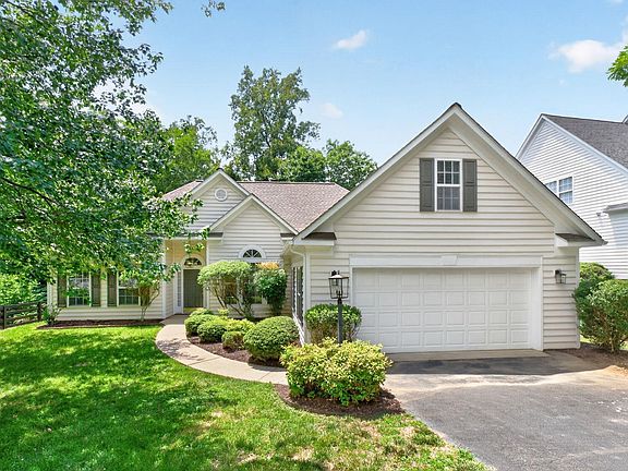 4th image of 970 Charter Oaks Dr