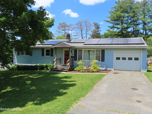 15 Skyview Dr, Pittsfield, MA 01201