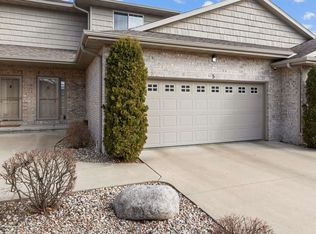 1694 W Main Cir, De Pere, WI 54115