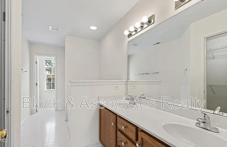 304 Nottinghill Walk — Photo 14