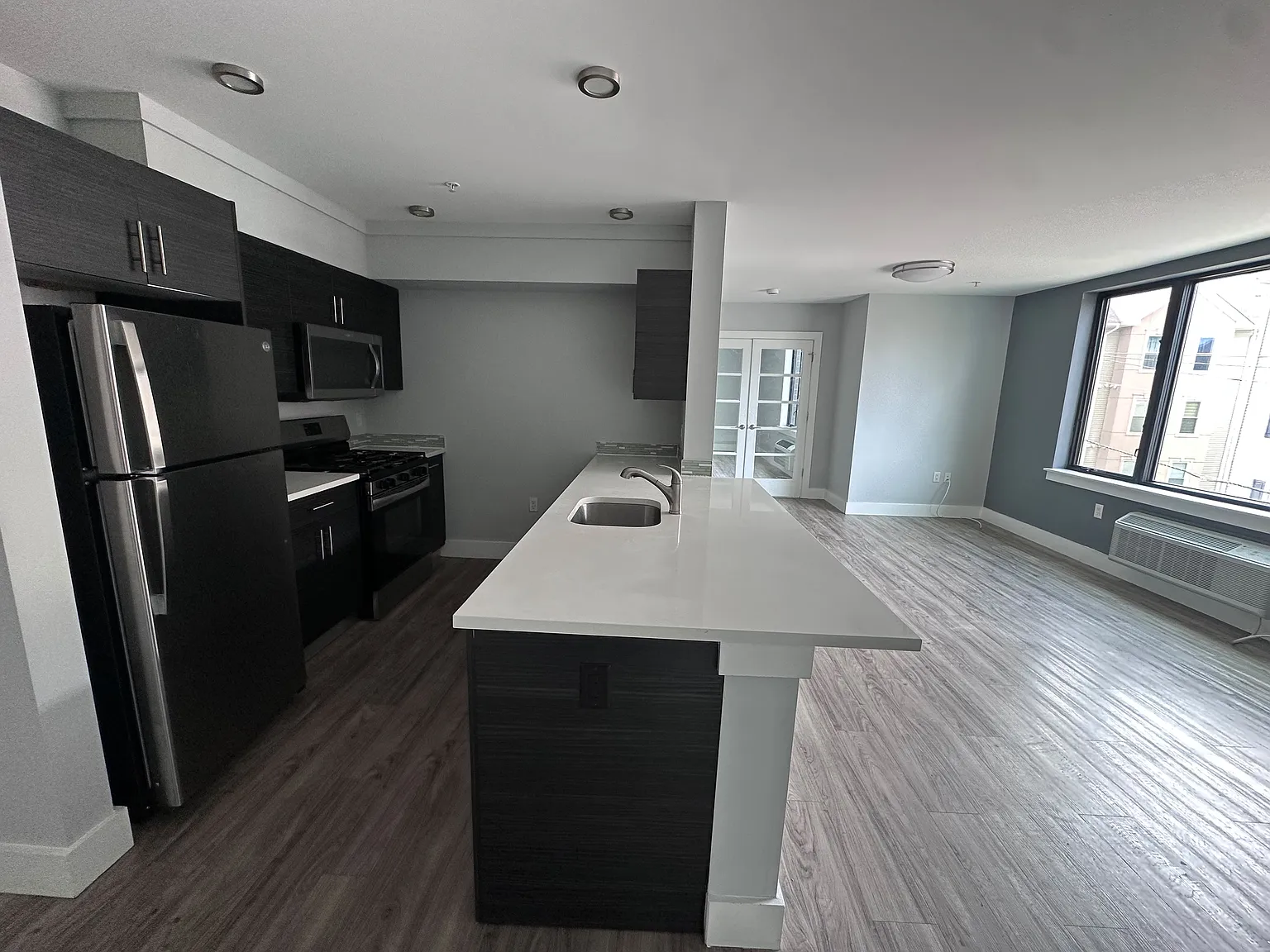 5206 Polk St — Photo 2