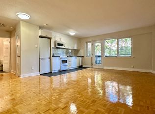 95 Lawton Blvd #102, Toronto, ON M4V 1Z8