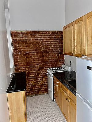 4th image of 214 E 83rd St APT 1