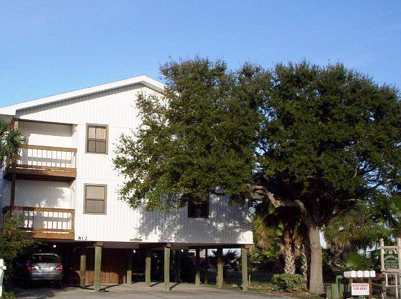 Quaint complex- Only 4 units!