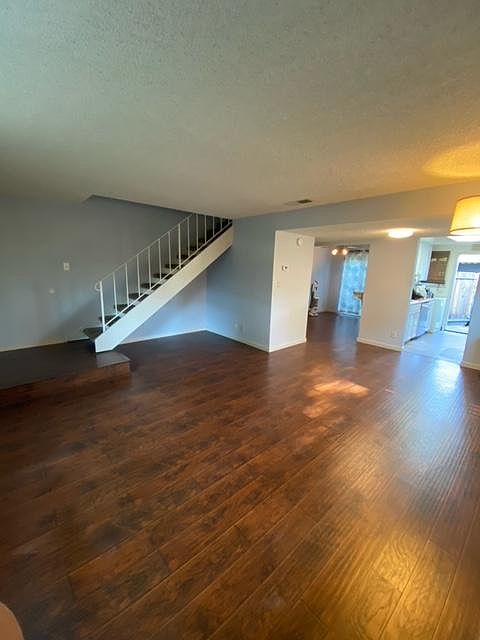 1st image of 4039 Oak Villa Cir
