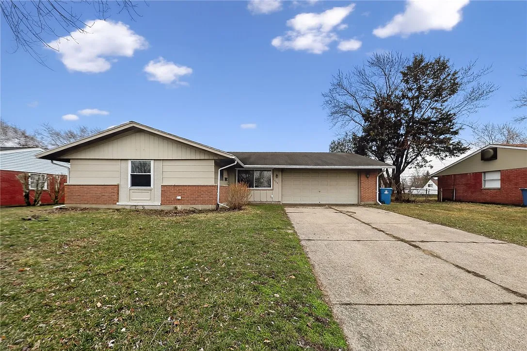 5862 Brandt Pike photo 1