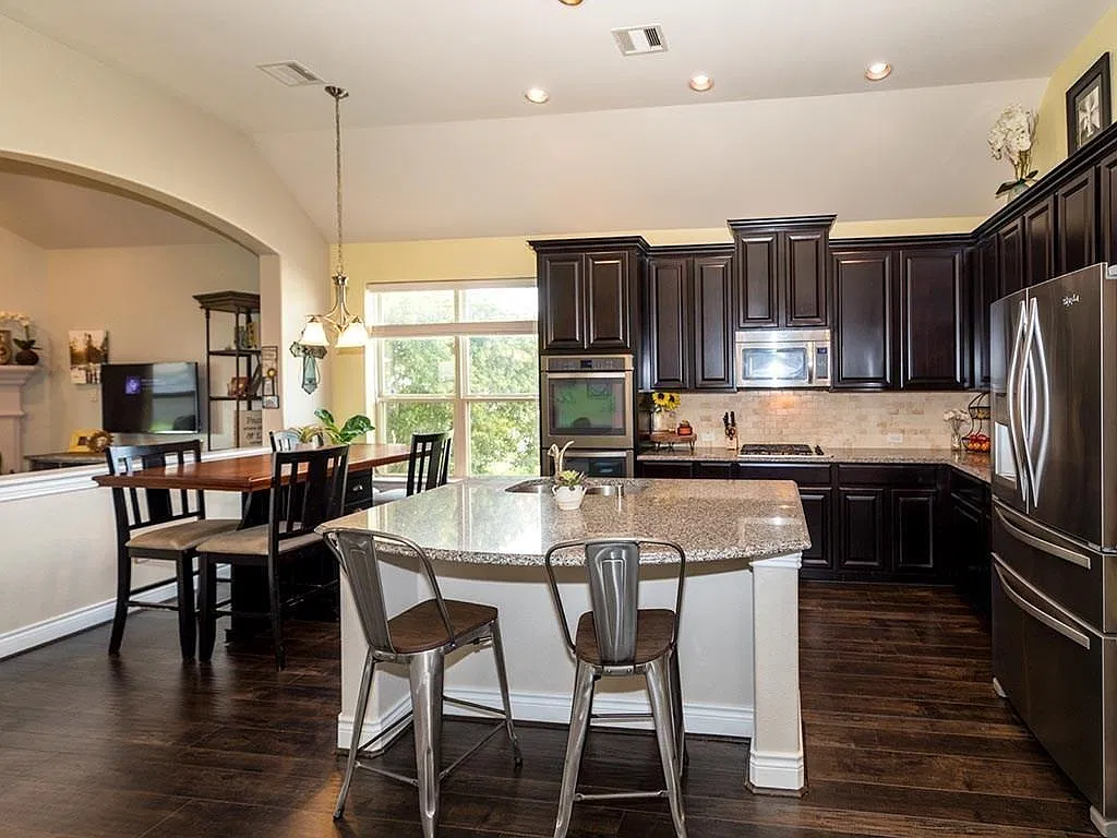 3 bed, 2.0 bath, 2176 sqft, $2,950 — Photo 4