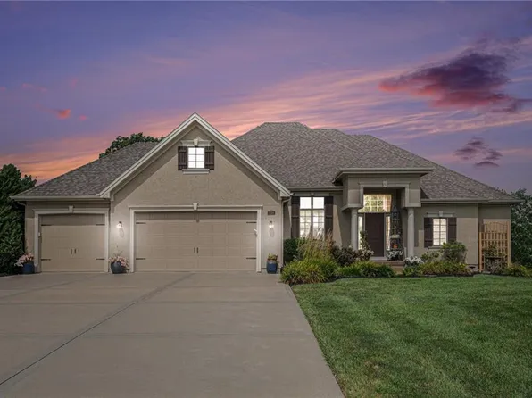 7118 NE 134th St, Smithville, MO 64089