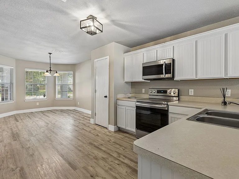246 Pine Crest Dr — Photo 4
