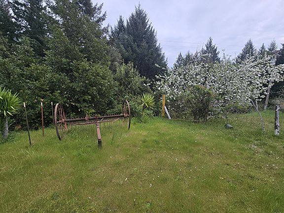 2nd image of 330 Colony Rd