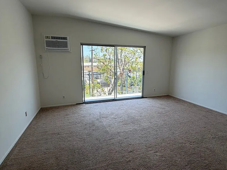 4609 Ellenwood Dr — Photo 4