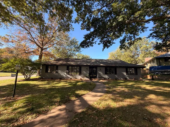 2214 E Ridgewood Dr, Springfield, MO 65804