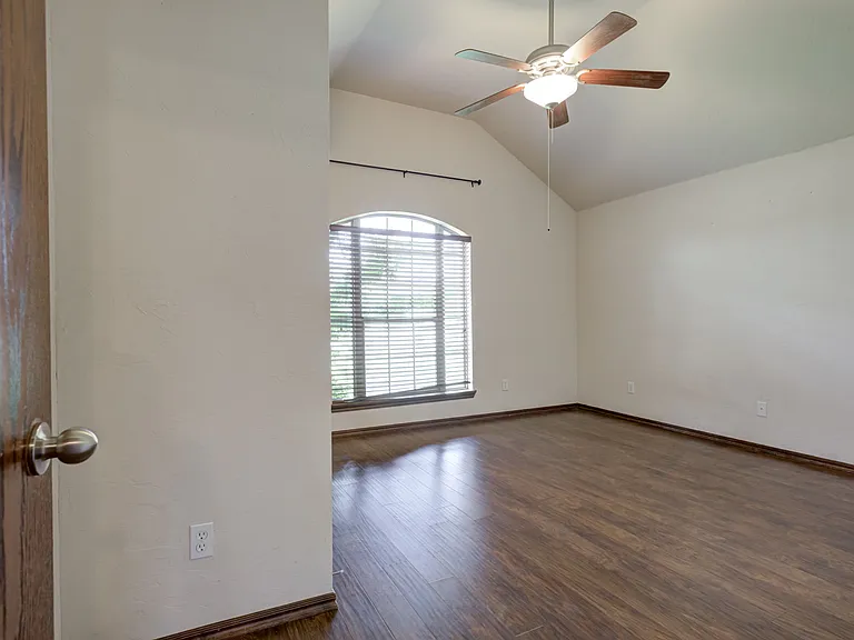 509 Finch St — Photo 30