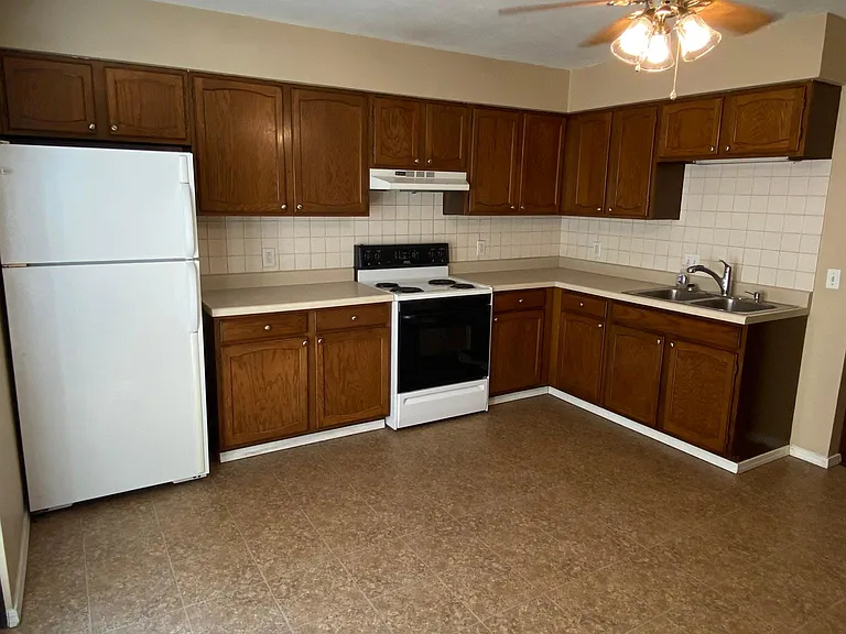 19 Concord Dr — Photo 5