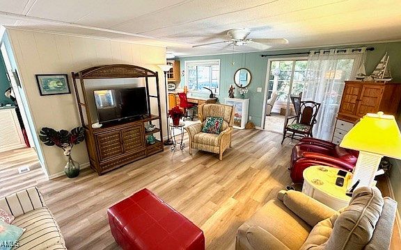 3rd image of 5508 Harbor Ln