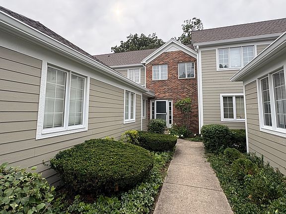 3rd image of 805 Suffield Sq