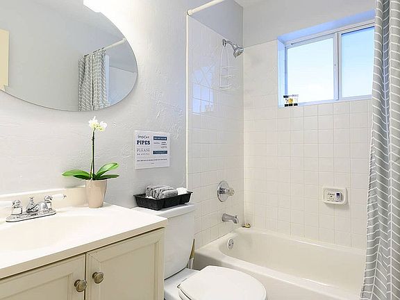 3rd image of 2323 SW 18th Ave #1-2