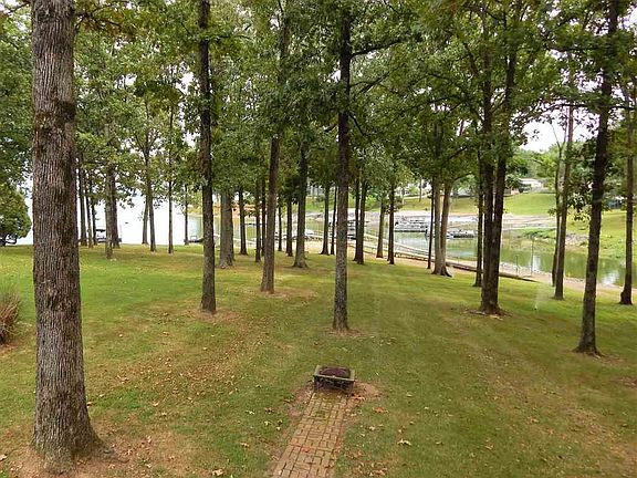 2nd image of 628 Lake Dr
