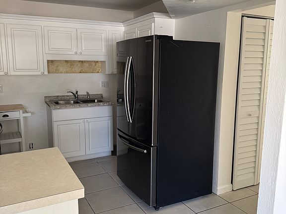4th image of 216 Amherst Ave #97