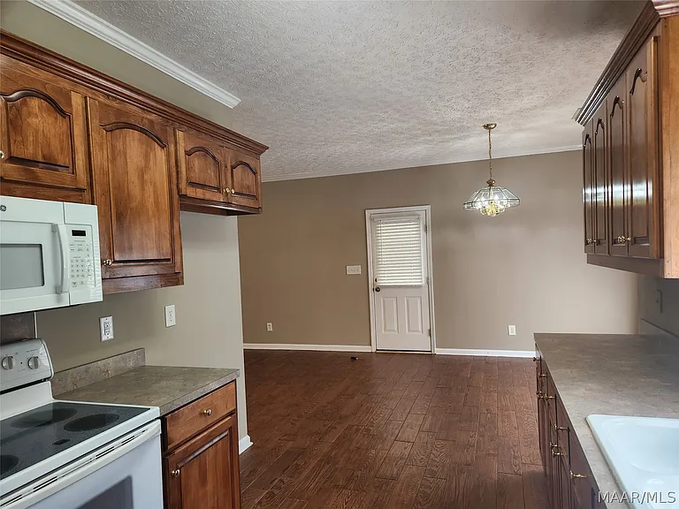 1922 Denny Dr — Photo 10