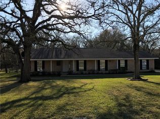 7180 Wood Oaks Dr, Bryan, TX 77808