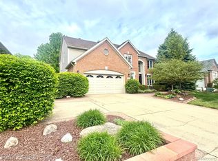 1215 Letica Dr, Rochester, MI 48307