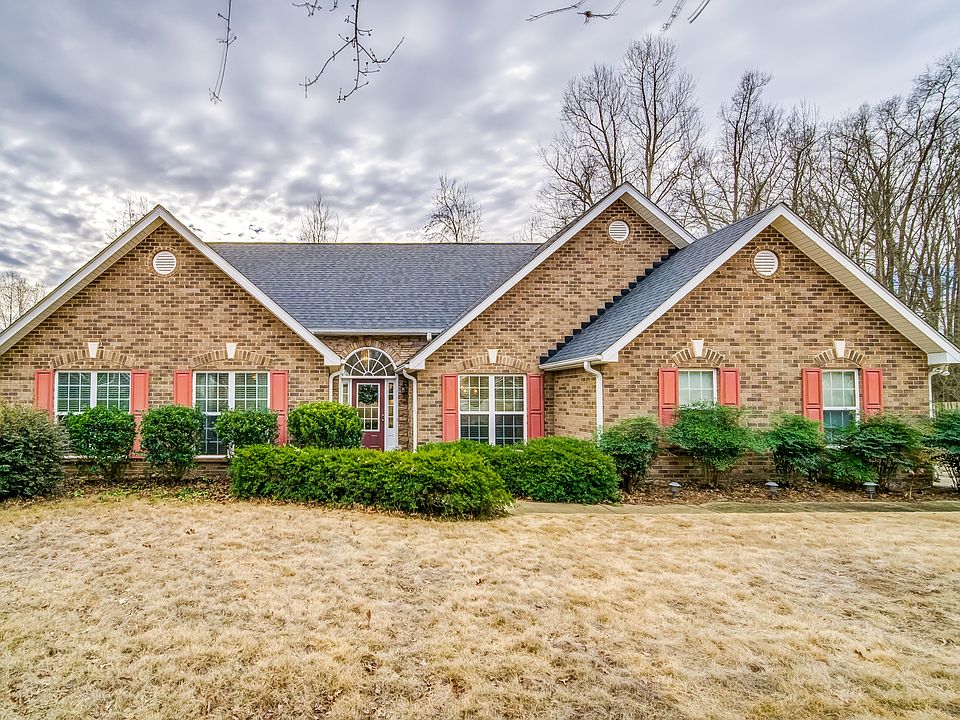 1st image of 117 Rosewood Cir