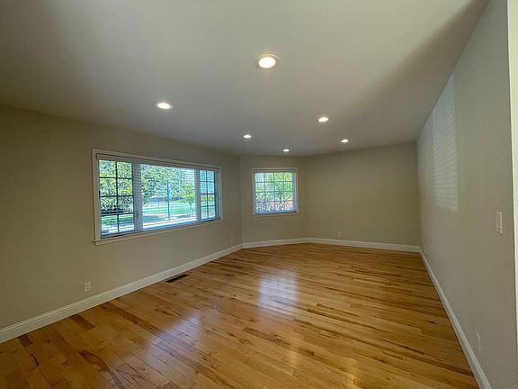 4th image of 211 Lanitos Ave