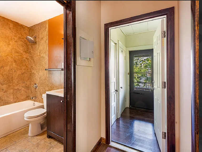 129 Saint James Pl — Photo 18