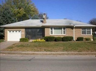 2500 Hillcrest Rd, Dubuque, IA 52001