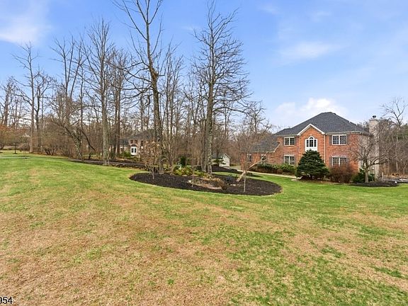 2nd image of 26 Fox Hollow Way