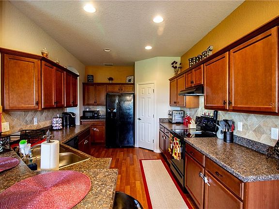 5th image of 622 Highland Meadows Ave