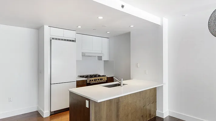 Rented by Bizzarro Agency | media 13