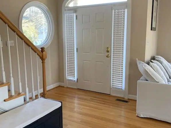 211 Columbia Pl W, Chapel Hill, NC 27516