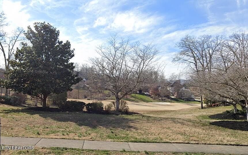 215 Valleyview Dr #2