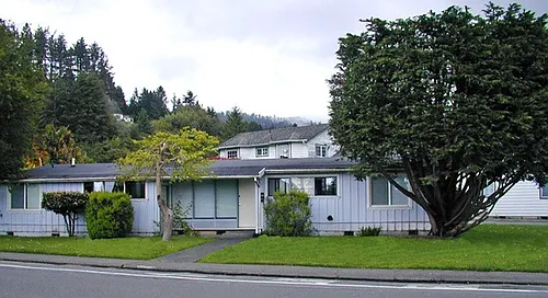 910 Crescent Way Photo 1