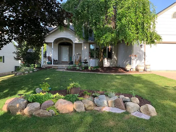1275 Colony Dr, Saline, MI 48176