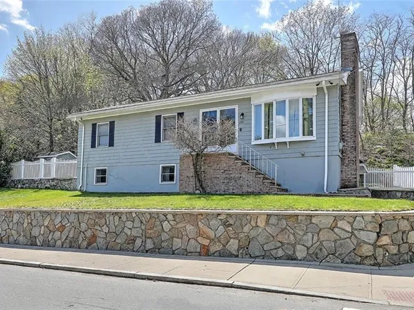 200 Ortoleva Dr, Providence, RI 02909