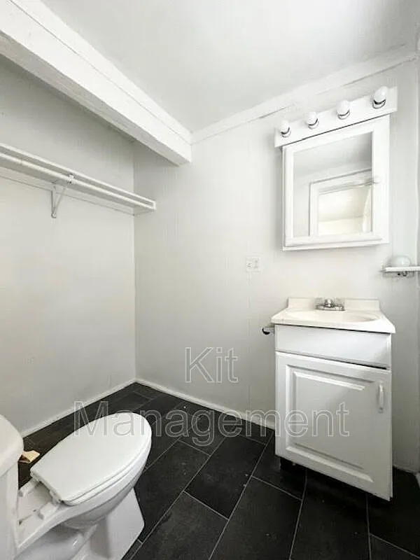 3 bed, 1.5 bath, $995 — Photo 2