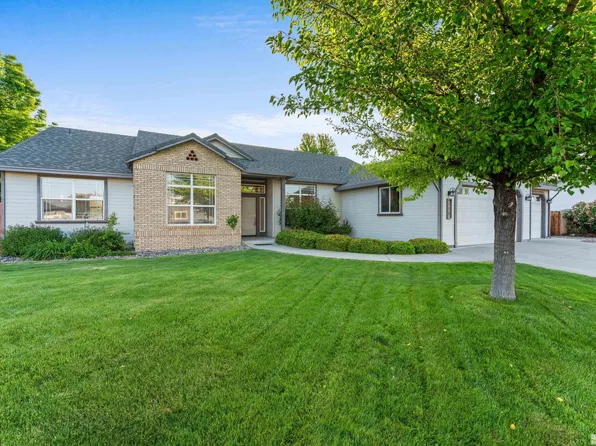 873 Longleaf Pl, Minden, NV 89423