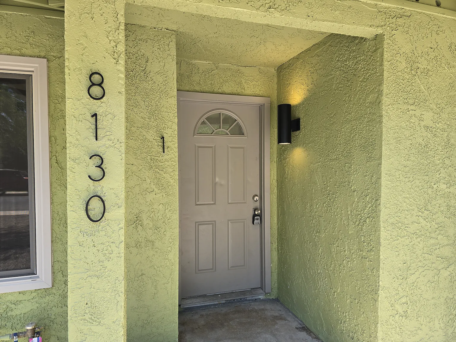 3 bed, 1100 sqft, $1,849 — Photo 1