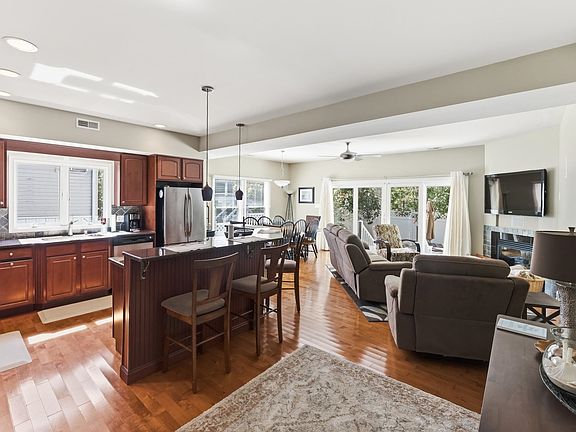 5th image of 110 E Crocus Rd #110