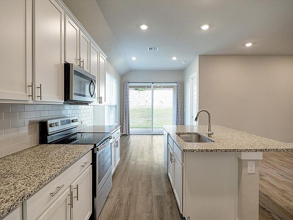 5th image of 628 Peace Pipe Way