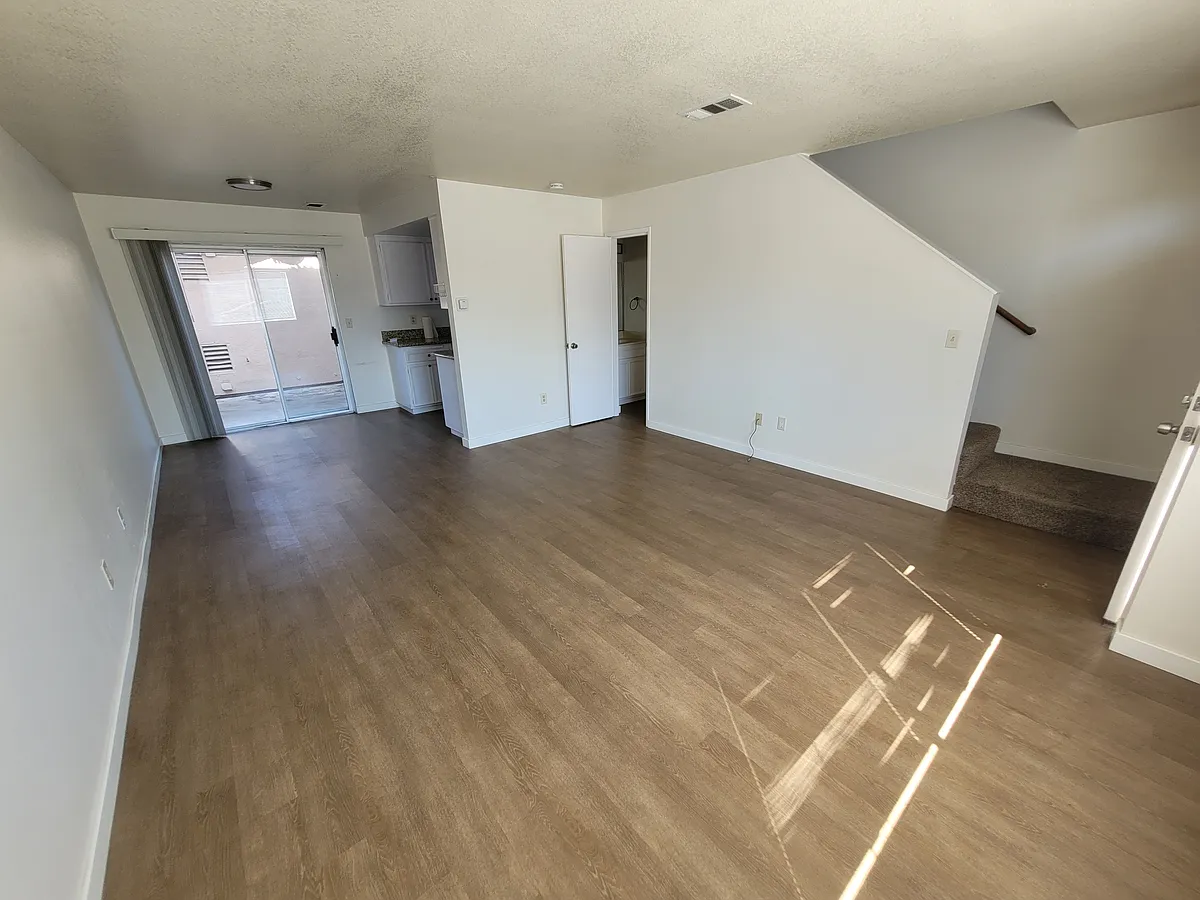 Building Photo - 1254 Elm Ave #B