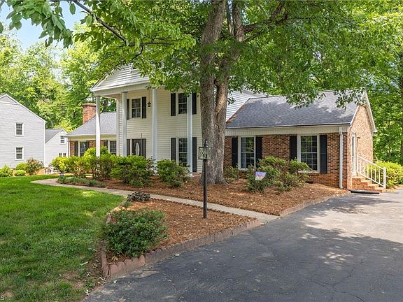 2nd image of 1104 Arbor Ln