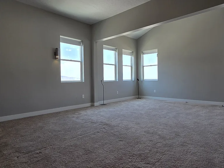 875 E 1400 S — Photo 13