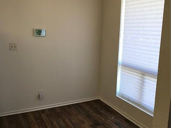 5th image of 4300 N Lamont St APT 256