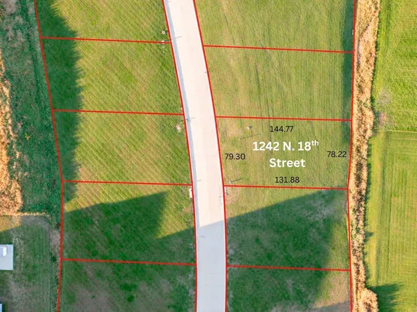 1242 N 18th St, Chariton, IA 50049