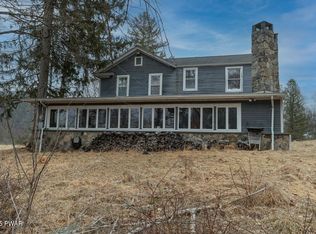 575 Parkers Glen Rd, Shohola, PA 18458