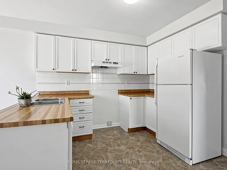 7 Yorkville Ct — Photo 9
